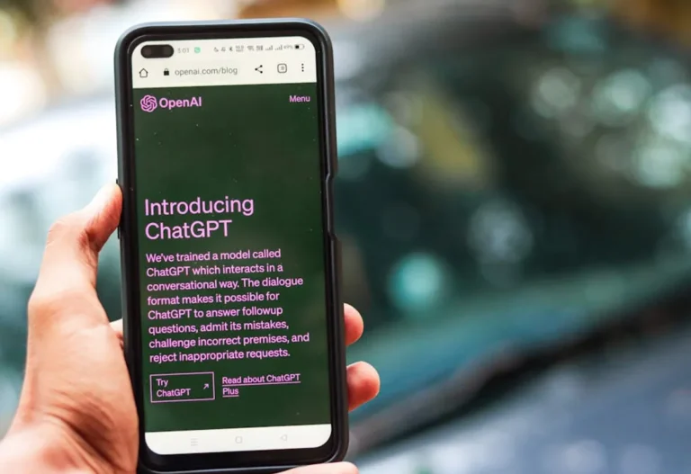 AI Chatbots vs Traditional Apps: Key Differences